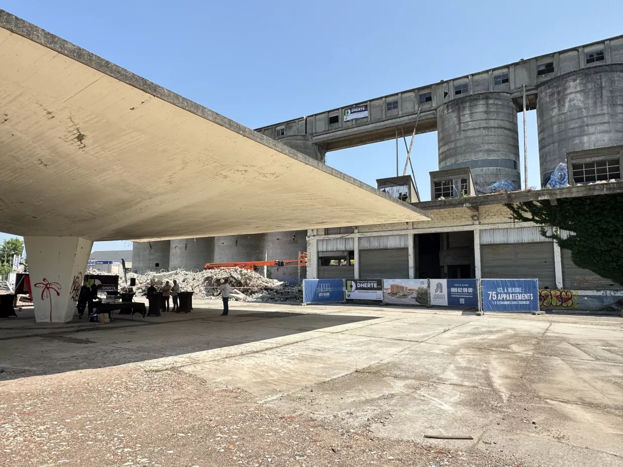 L’Immobilier Neuf à Tournai, Mouscron, Leuze – Achat appartement neuf , Achat immobilier neuf Tournai, Programme immobilier neuf Tournai, Investissement immobilier neuf Tournai, Promoteur immobilier Tournai, Résidence neuve Tournai, Maison neuve à vendre Tournai, Appartement neuf Tournai, Achat immobilier neuf Mouscron, Programme immobilier neuf Mouscron, Investissement immobilier neuf Mouscron, Promoteur immobilier Mouscron, Résidence neuve Mouscron, Maison neuve à vendre Mouscron, Appartement neuf Mouscron, Achat immobilier neuf Leuze-en-Hainaut, Programme immobilier neuf Leuze-en-Hainaut, Investissement immobilier neuf Leuze-en-Hainaut, Promoteur immobilier Leuze-en-Hainaut, Résidence neuve Leuze-en-Hainaut, Maison neuve à vendre Leuze-en-Hainaut, Appartement neuf Leuze-en-Hainaut, Achat immobilier neuf Frasnes-lez-Anvaing, Programme immobilier neuf Frasnes-lez-Anvaing, Investissement immobilier neuf Frasnes-lez-Anvaing, Promoteur immobilier Frasnes-lez-Anvaing, Résidence neuve Frasnes-lez-Anvaing, Maison neuve à vendre Frasnes-lez-Anvaing, Appartement neuf Frasnes-lez-Anvaing, Achat immobilier neuf Antoing, Programme immobilier neuf Antoing, Investissement immobilier neuf Antoing, Promoteur immobilier Antoing, Résidence neuve Antoing, Maison neuve à vendre Antoing, Appartement neuf Antoing, Achat immobilier neuf Celles, Programme immobilier neuf Celles, Investissement immobilier neuf Celles, Promoteur immobilier Celles, Résidence neuve Celles, Maison neuve à vendre Celles, Appartement neuf Celles. Inauguration du chantier Juin 2025