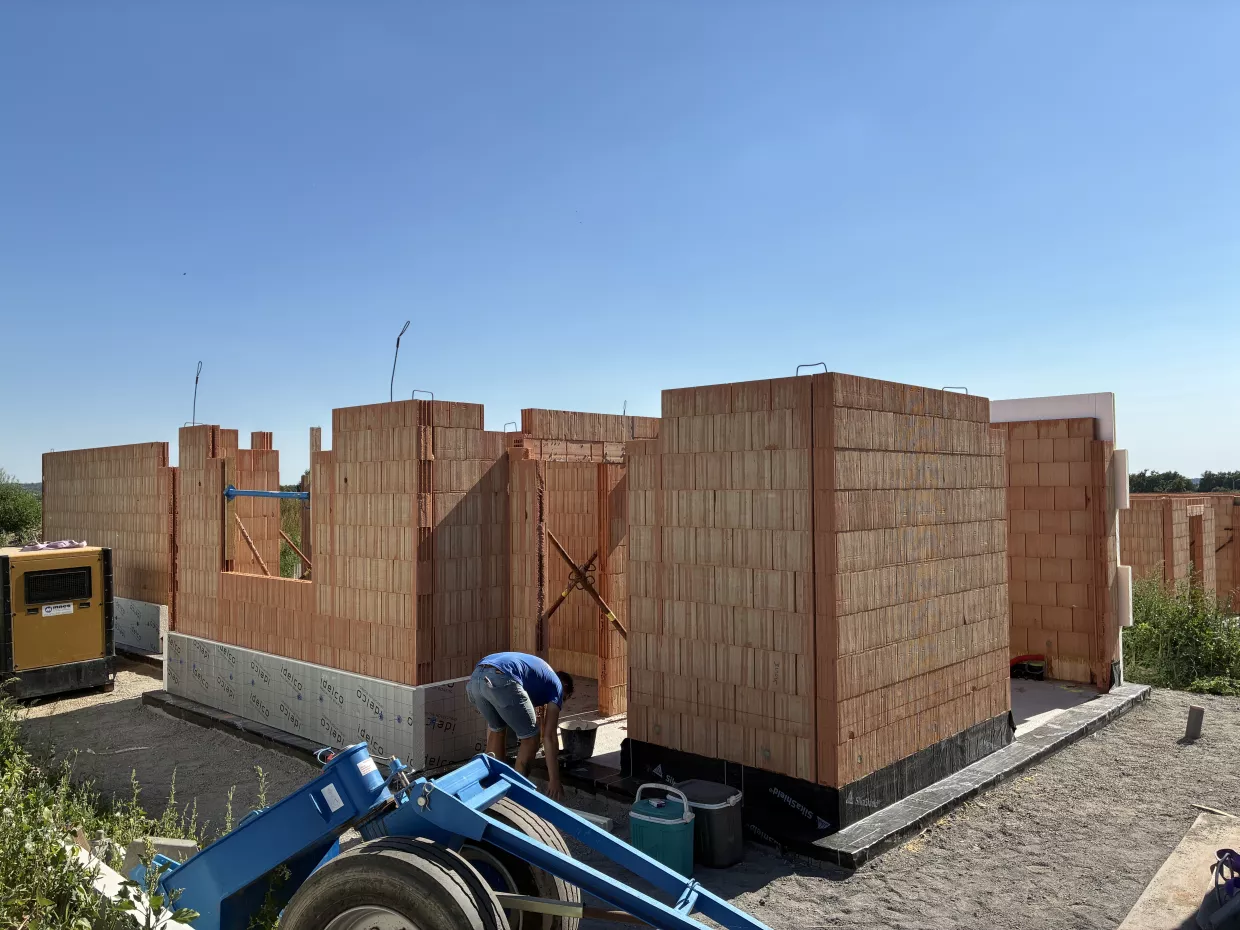 L’Immobilier Neuf à Tournai, Mouscron, Leuze – Achat appartement neuf , Achat immobilier neuf Tournai, Programme immobilier neuf Tournai, Investissement immobilier neuf Tournai, Promoteur immobilier Tournai, Résidence neuve Tournai, Maison neuve à vendre Tournai, Appartement neuf Tournai, Achat immobilier neuf Mouscron, Programme immobilier neuf Mouscron, Investissement immobilier neuf Mouscron, Promoteur immobilier Mouscron, Résidence neuve Mouscron, Maison neuve à vendre Mouscron, Appartement neuf Mouscron, Achat immobilier neuf Leuze-en-Hainaut, Programme immobilier neuf Leuze-en-Hainaut, Investissement immobilier neuf Leuze-en-Hainaut, Promoteur immobilier Leuze-en-Hainaut, Résidence neuve Leuze-en-Hainaut, Maison neuve à vendre Leuze-en-Hainaut, Appartement neuf Leuze-en-Hainaut, Achat immobilier neuf Frasnes-lez-Anvaing, Programme immobilier neuf Frasnes-lez-Anvaing, Investissement immobilier neuf Frasnes-lez-Anvaing, Promoteur immobilier Frasnes-lez-Anvaing, Résidence neuve Frasnes-lez-Anvaing, Maison neuve à vendre Frasnes-lez-Anvaing, Appartement neuf Frasnes-lez-Anvaing, Achat immobilier neuf Antoing, Programme immobilier neuf Antoing, Investissement immobilier neuf Antoing, Promoteur immobilier Antoing, Résidence neuve Antoing, Maison neuve à vendre Antoing, Appartement neuf Antoing, Achat immobilier neuf Celles, Programme immobilier neuf Celles, Investissement immobilier neuf Celles, Promoteur immobilier Celles, Résidence neuve Celles, Maison neuve à vendre Celles, Appartement neuf Celles. Août 2025 - Lot 3 - Villa 4 façades