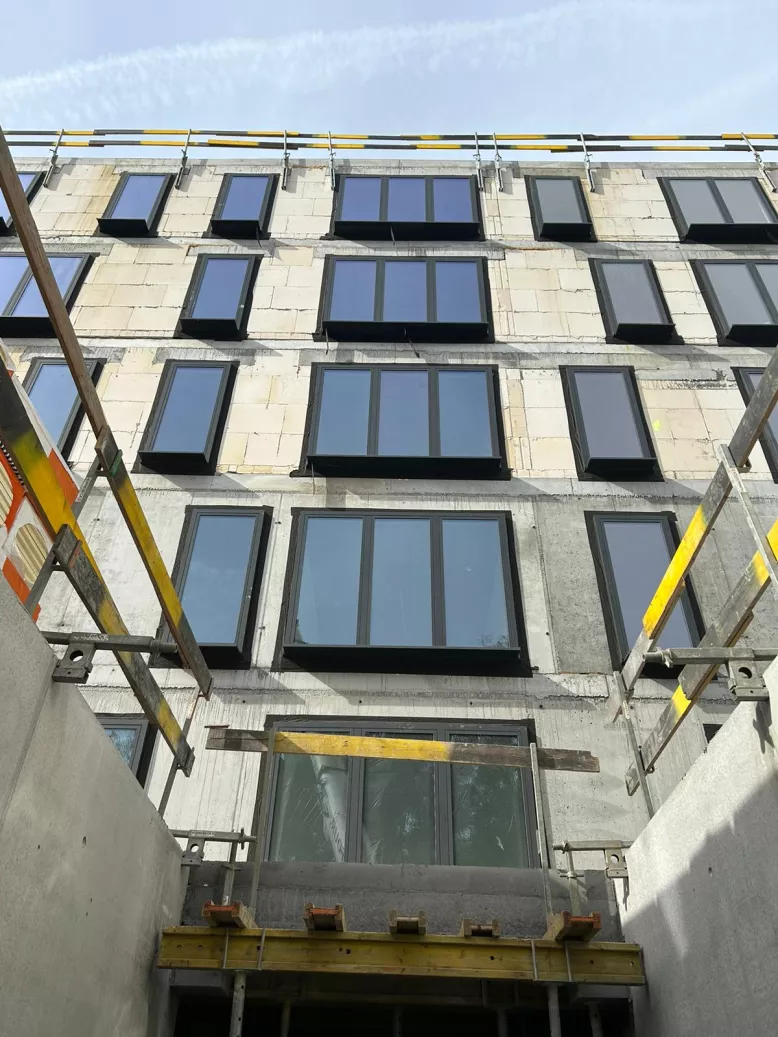 L’Immobilier Neuf à Tournai, Mouscron, Leuze – Achat appartement neuf , Achat immobilier neuf Tournai, Programme immobilier neuf Tournai, Investissement immobilier neuf Tournai, Promoteur immobilier Tournai, Résidence neuve Tournai, Maison neuve à vendre Tournai, Appartement neuf Tournai, Achat immobilier neuf Mouscron, Programme immobilier neuf Mouscron, Investissement immobilier neuf Mouscron, Promoteur immobilier Mouscron, Résidence neuve Mouscron, Maison neuve à vendre Mouscron, Appartement neuf Mouscron, Achat immobilier neuf Leuze-en-Hainaut, Programme immobilier neuf Leuze-en-Hainaut, Investissement immobilier neuf Leuze-en-Hainaut, Promoteur immobilier Leuze-en-Hainaut, Résidence neuve Leuze-en-Hainaut, Maison neuve à vendre Leuze-en-Hainaut, Appartement neuf Leuze-en-Hainaut, Achat immobilier neuf Frasnes-lez-Anvaing, Programme immobilier neuf Frasnes-lez-Anvaing, Investissement immobilier neuf Frasnes-lez-Anvaing, Promoteur immobilier Frasnes-lez-Anvaing, Résidence neuve Frasnes-lez-Anvaing, Maison neuve à vendre Frasnes-lez-Anvaing, Appartement neuf Frasnes-lez-Anvaing, Achat immobilier neuf Antoing, Programme immobilier neuf Antoing, Investissement immobilier neuf Antoing, Promoteur immobilier Antoing, Résidence neuve Antoing, Maison neuve à vendre Antoing, Appartement neuf Antoing, Achat immobilier neuf Celles, Programme immobilier neuf Celles, Investissement immobilier neuf Celles, Promoteur immobilier Celles, Résidence neuve Celles, Maison neuve à vendre Celles, Appartement neuf Celles. Poses des chassis
